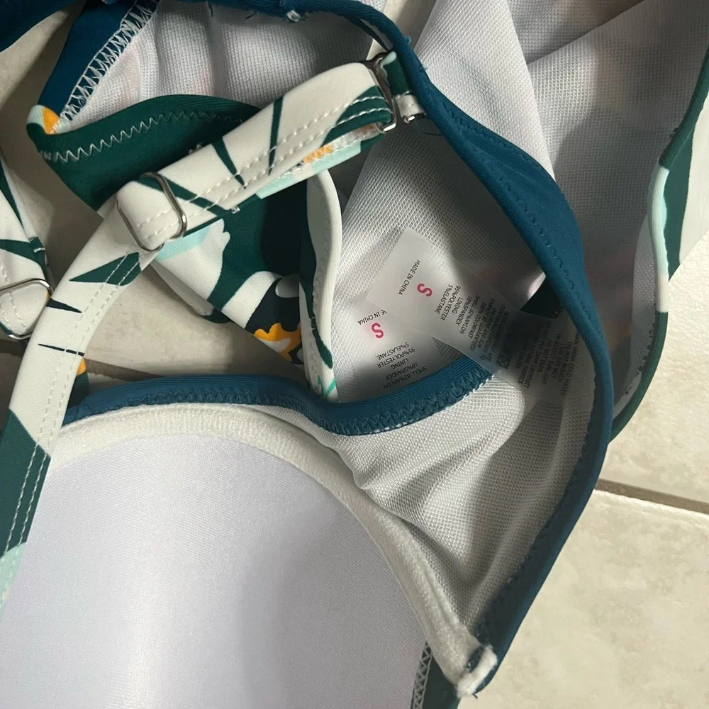 Bikini - Picture 5 of 7